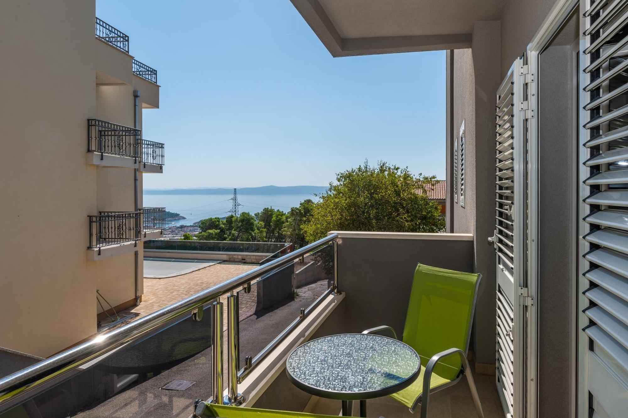 Em Makarska