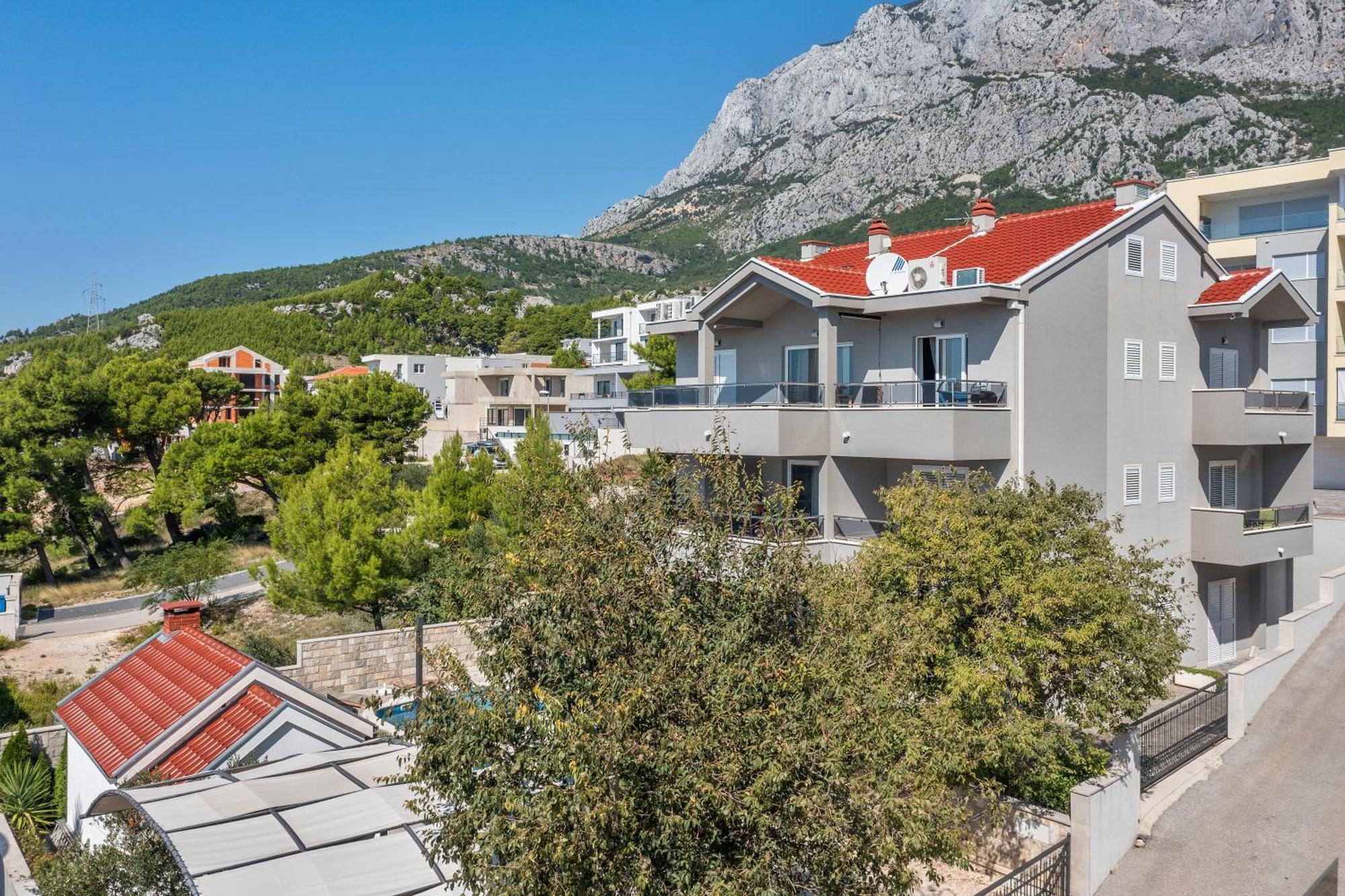 Em * Makarska