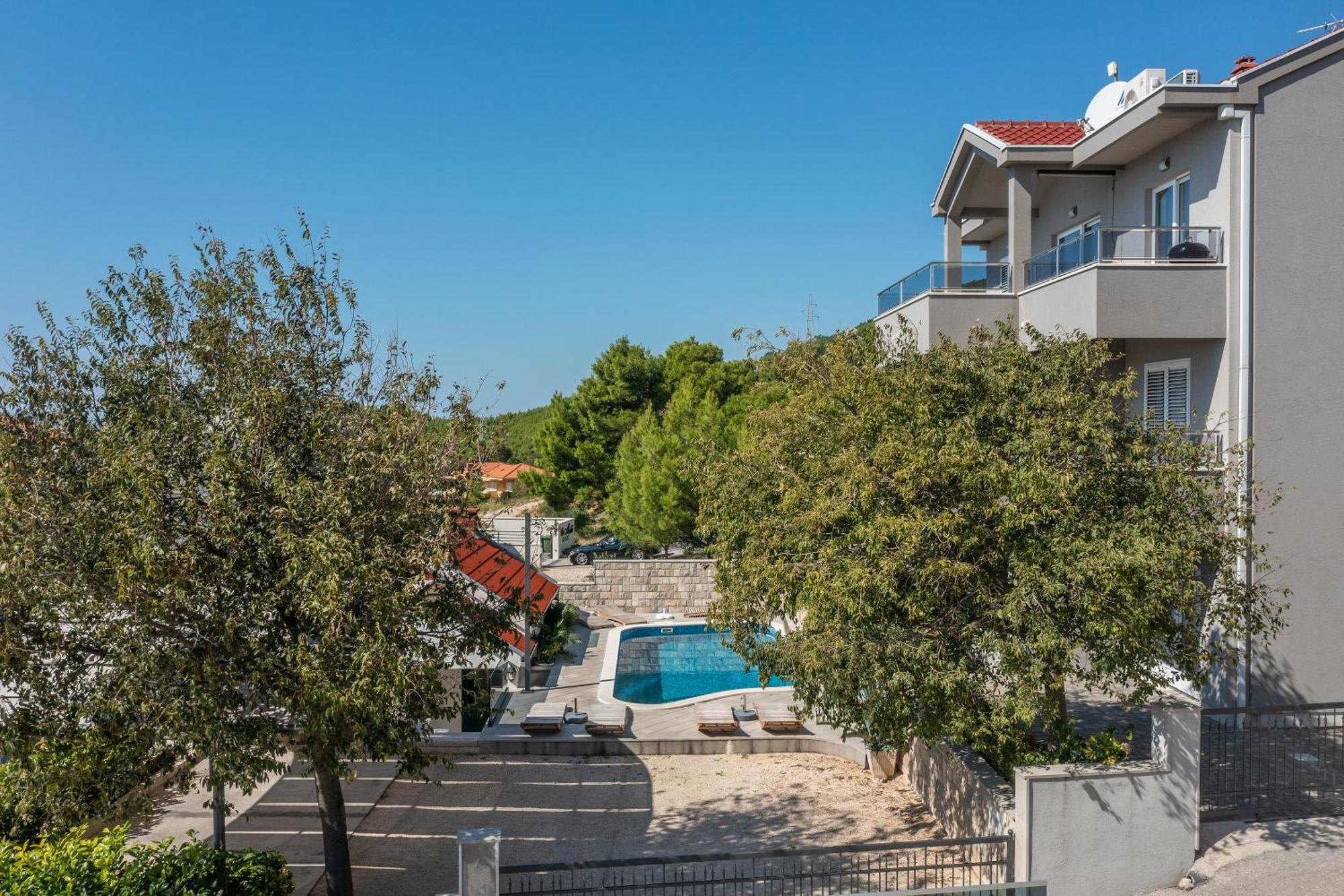 Em Makarska