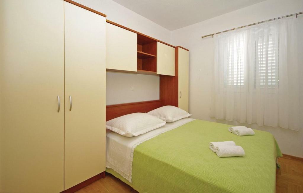 Em Apartment *